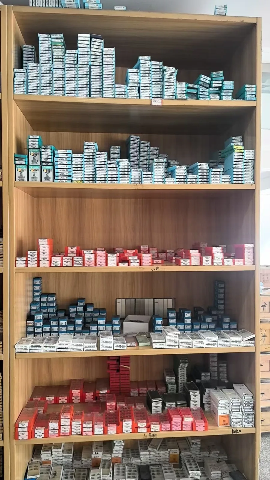 Multi-brand cutting insert inventory arranged on store shelves